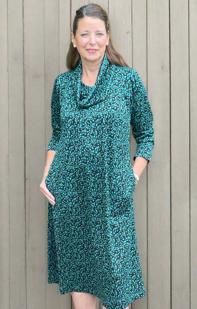 Weekender jersey dress in emerald/black and three lengths