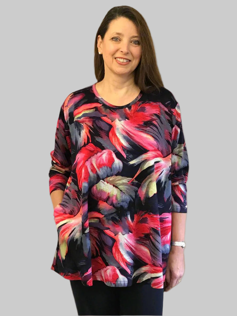 Eva Jersey scooped neck top in Navy/cerise sizes 14/16 and 18/20  only