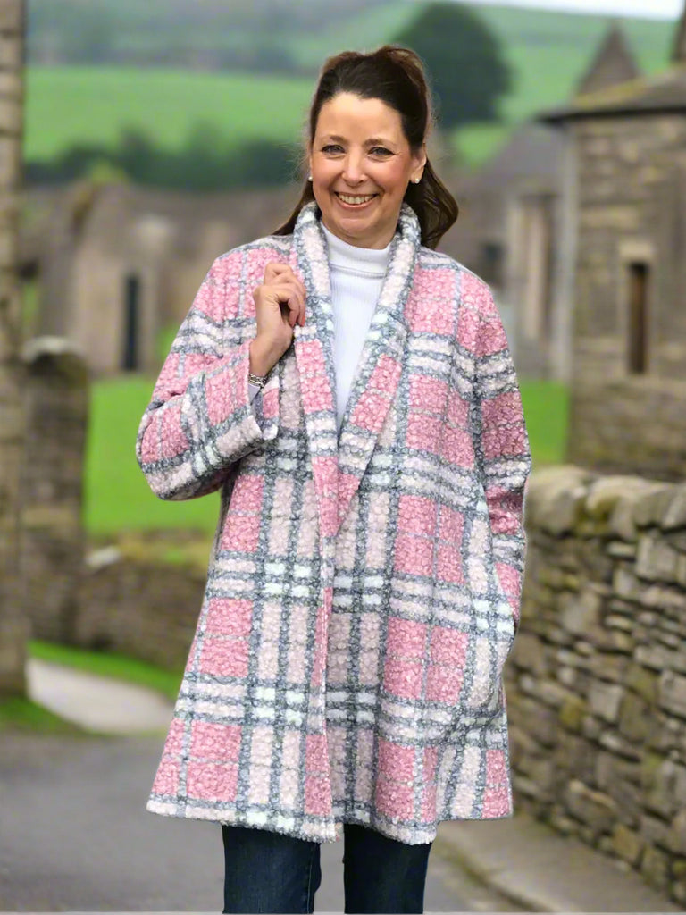 Linton boucle Jacket Sizes 14/16 and 18/20 only