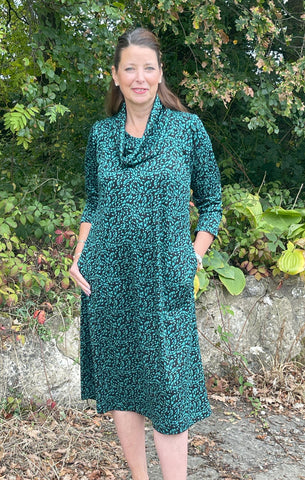 Weekender jersey dress in emerald/black and three lengths