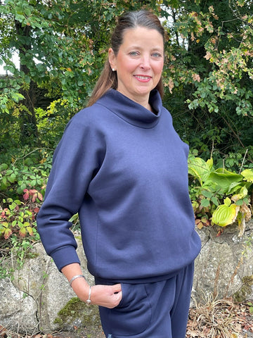 Rutland Sweatshirt - with or without pockets in Navy and Mulberry
