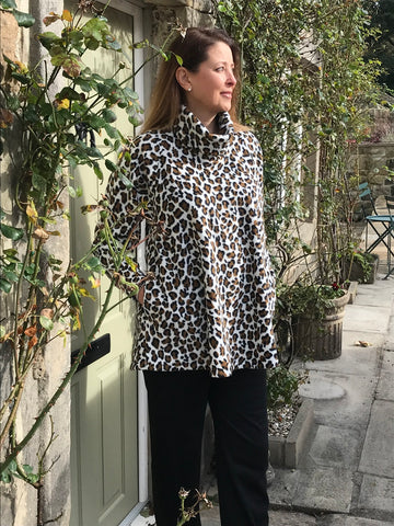 Swaledale Fleece Swing Top in Snow Leopard print size 14/16 only