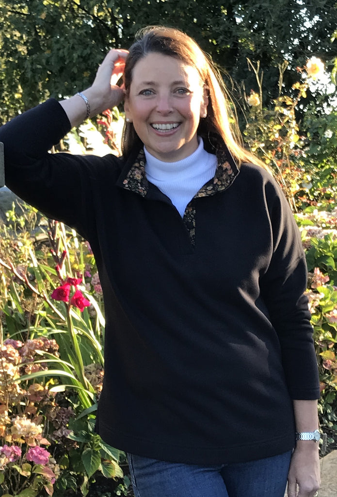 Littondale Leisure Top in Black and Royal