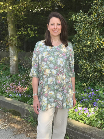 Hampton dolman sleeved top in soft sage/cream floral print