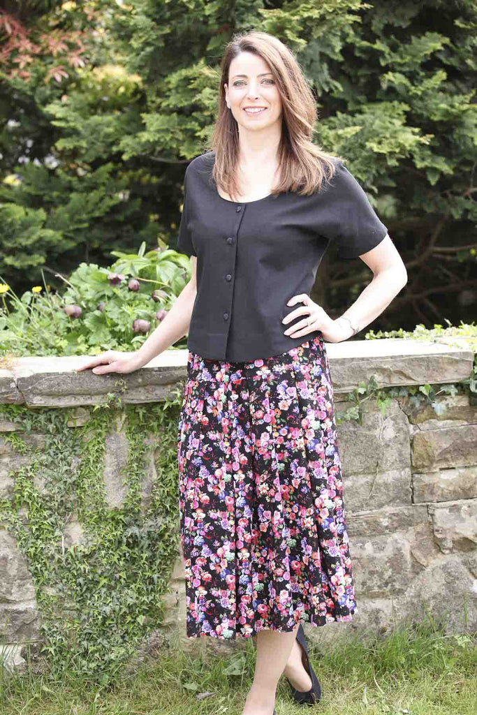 Kettlewell Pleated Skirt Black Floral