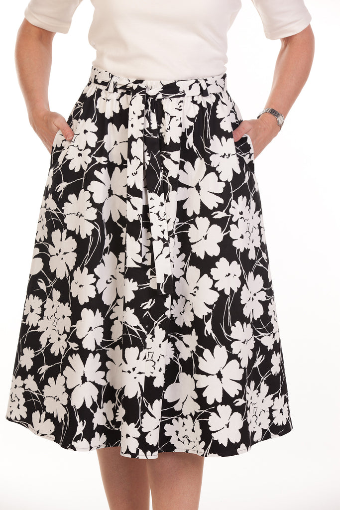 Bay Skirt in Black/cream sizes 12/24