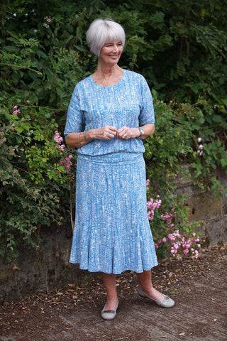 Capri Skirt in Blue/white Size 20 only